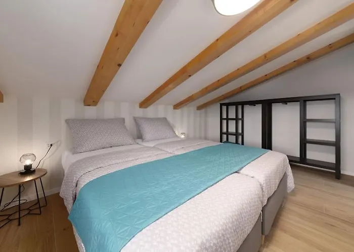 Santina By Briskva Vila *