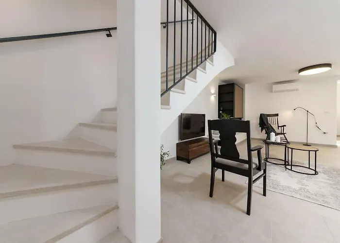 Vila Santina By Briskva Visnjan