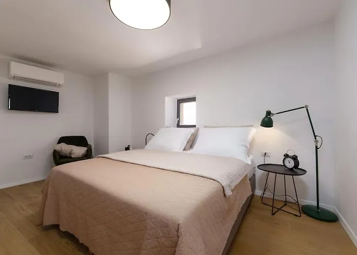 Santina By Briskva Visnjan