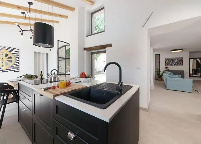 Vila Santina By Briskva *