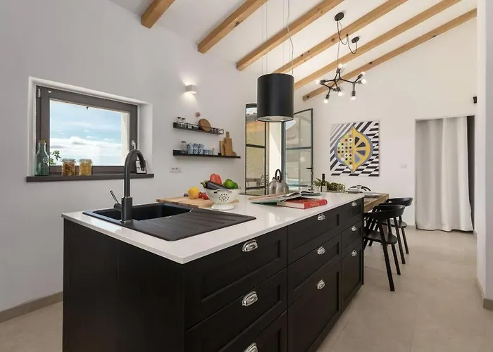 Santina By Briskva * Visnjan