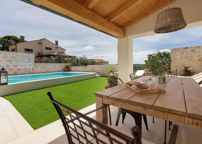 Vila Santina By Briskva Visnjan